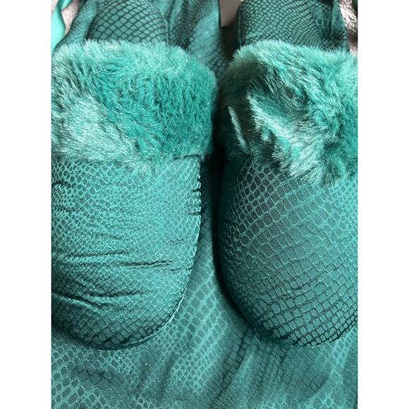 INC International Concept - Women’s Slippers in Bag Embossed Green - Size L 9-10 - Picture 3 of 7